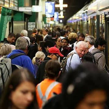 crowed train img